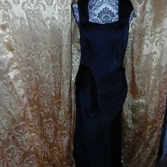 Cocomelody Elegant Black  Sleeveless Maxi Dress - Picture 2 of 11